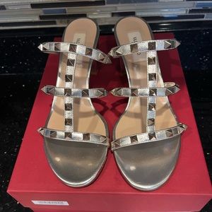 BNIB Valentino Garavani Rockstud Sandals